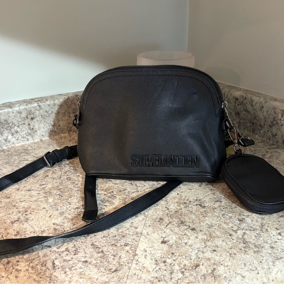 Steven Madden Black Crossbody Bag - Picture 1 of 8